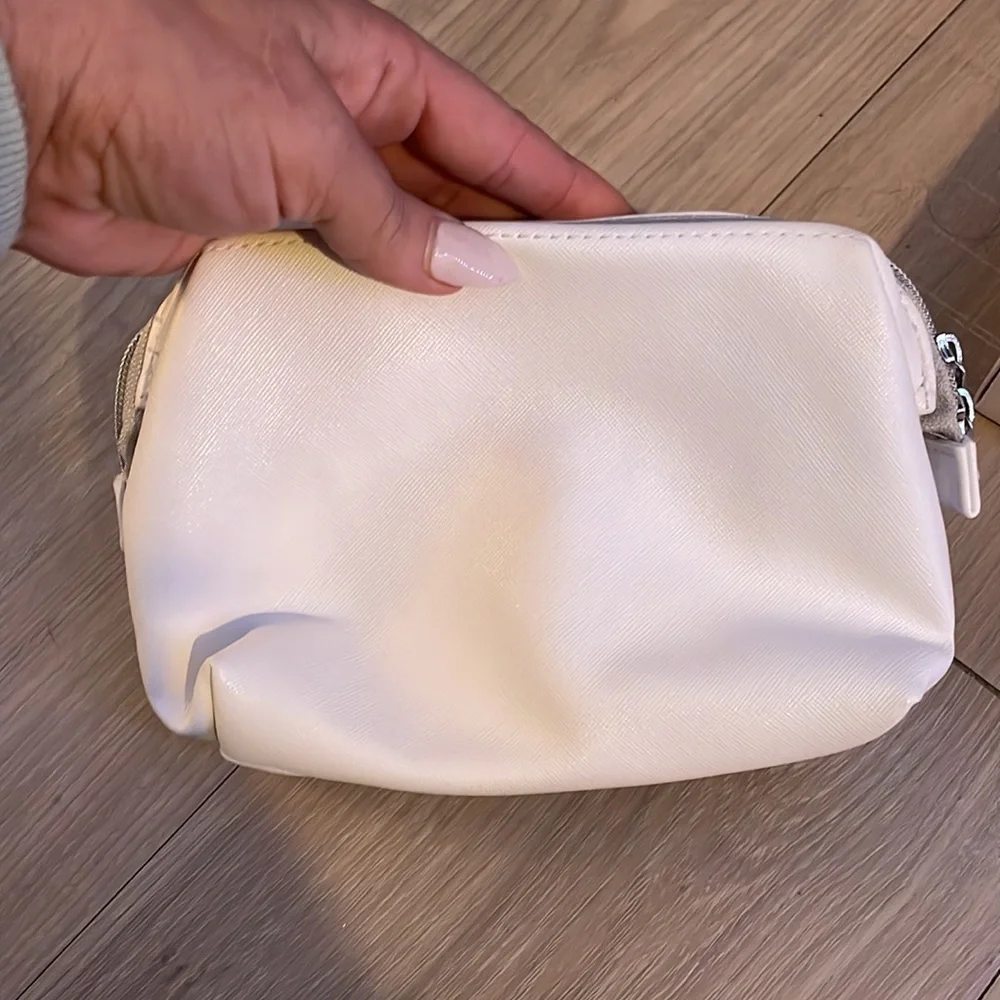 Swarovski white make up bag -LAST ONE - Picture 4 of 5